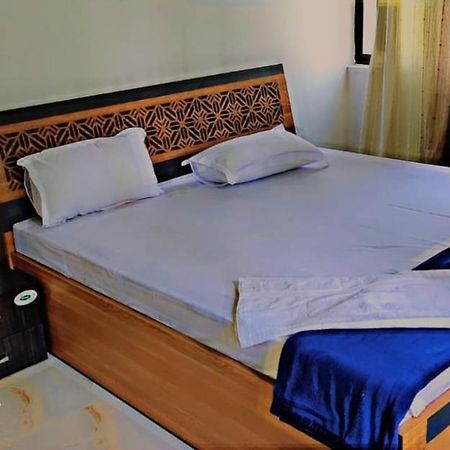 Hotel Glamour Palace à Gaya Extérieur photo